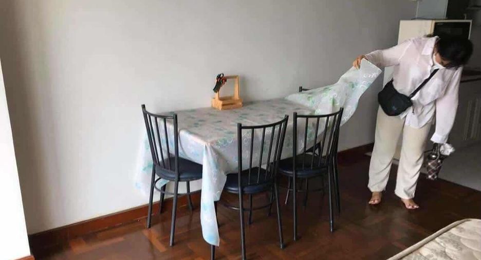 For sale 2 bedrooms condo in Huai Khwang, Bangkok