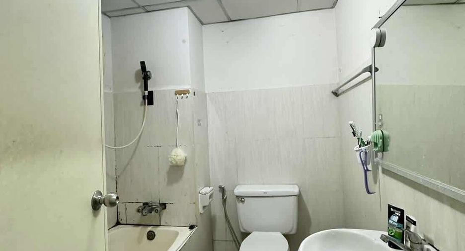 For sale 2 bedrooms condo in Huai Khwang, Bangkok