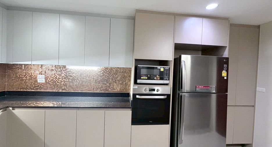 For rent 3 bedrooms condo in Watthana, Bangkok