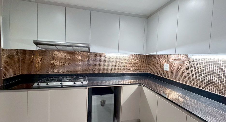 For rent 3 bedrooms condo in Watthana, Bangkok