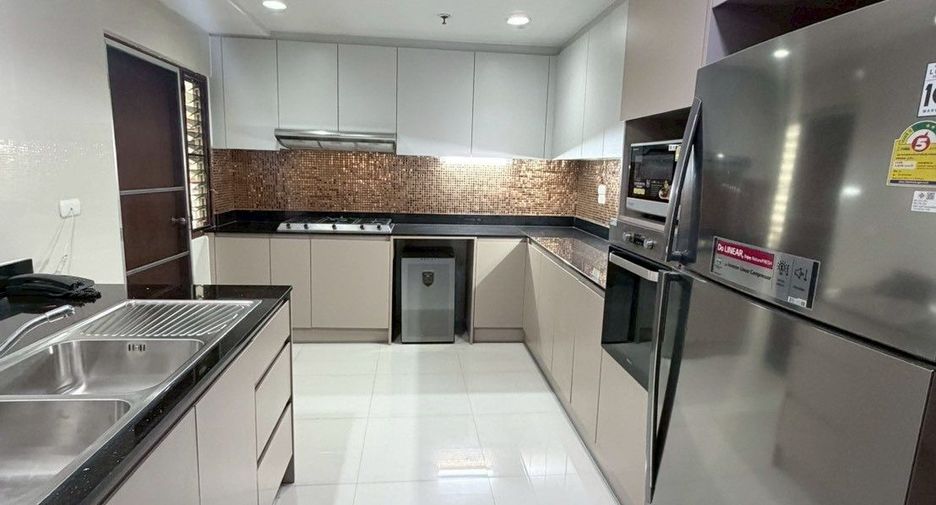 For rent 3 bedrooms condo in Watthana, Bangkok