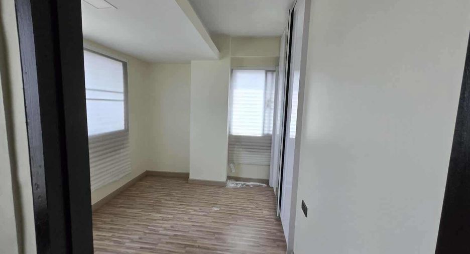 For sale 2 bedrooms condo in Lat Phrao, Bangkok
