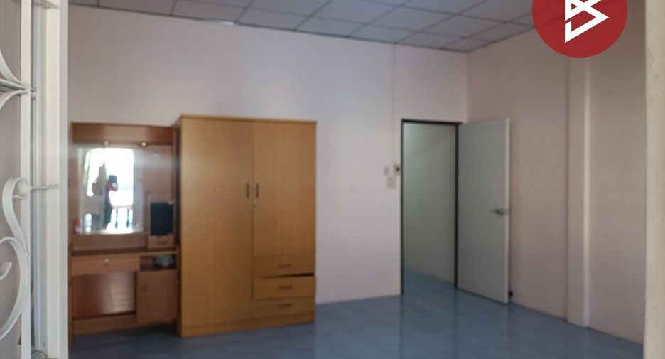 Casa adosada en venta de estudio en Mueang Nakhon Pathom, Nakhon Pathom