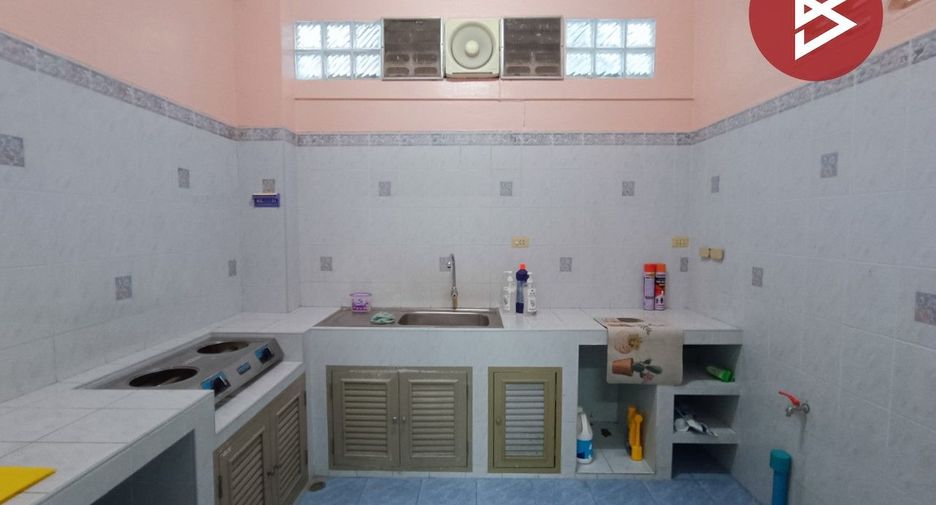 Casa adosada en venta de estudio en Mueang Nakhon Pathom, Nakhon Pathom