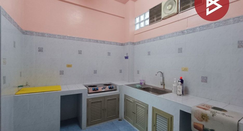 Casa adosada en venta de estudio en Mueang Nakhon Pathom, Nakhon Pathom