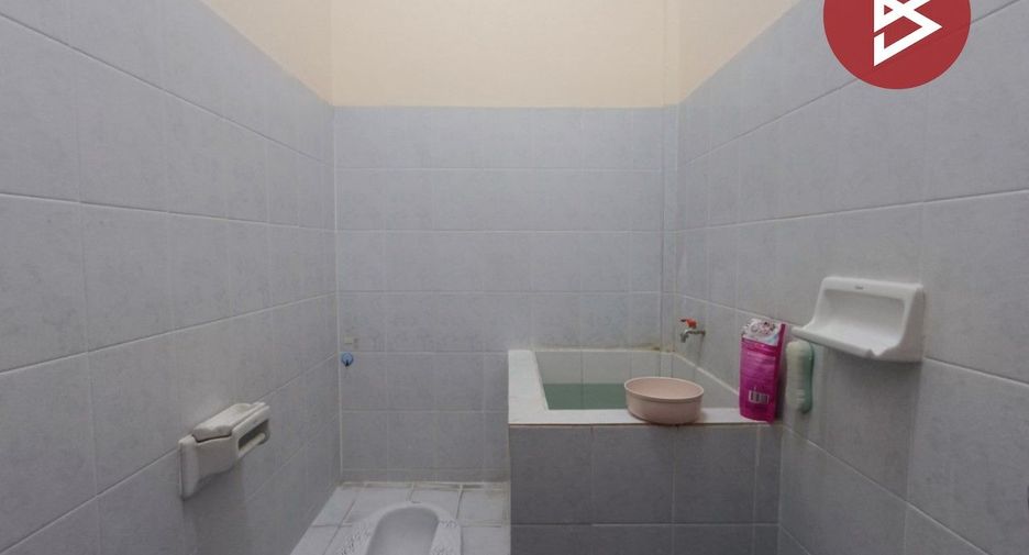 Casa adosada en venta de estudio en Mueang Nakhon Pathom, Nakhon Pathom
