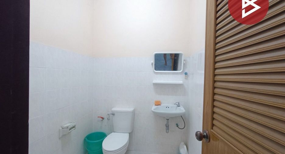Casa adosada en venta de estudio en Mueang Nakhon Pathom, Nakhon Pathom