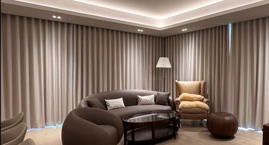 For rent 2 bedrooms condo in Pathum Wan, Bangkok