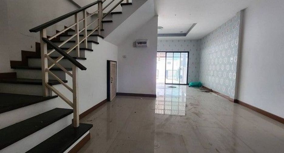 Reihenhaus zum Kauf mit 1 Zimmer in Ban Bueng, Chonburi