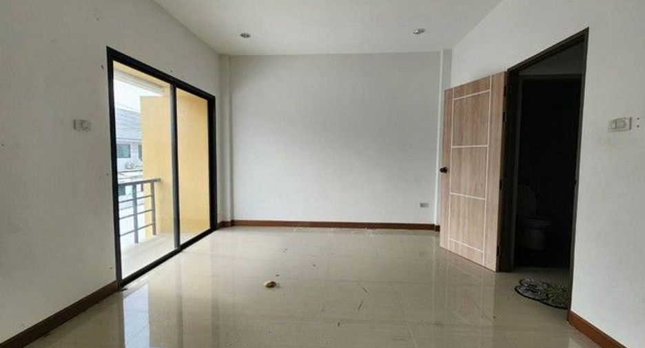 Reihenhaus zum Kauf mit 1 Zimmer in Ban Bueng, Chonburi