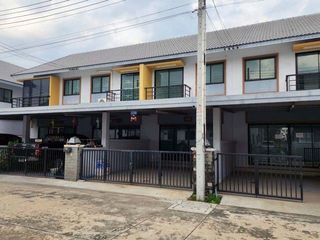 À vendre 1 chambre maison de ville à Ban Bueng, Chonburi
