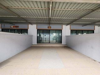 À vendre 1 chambre maison de ville à Ban Bueng, Chonburi