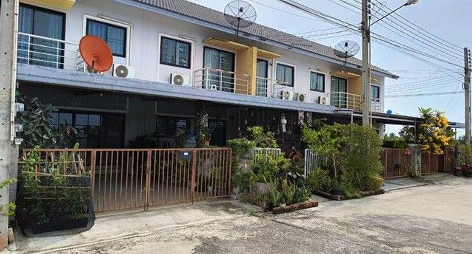 Reihenhaus zum Kauf mit 1 Zimmer in Ban Bueng, Chonburi