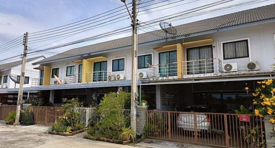 Reihenhaus zum Kauf mit 1 Zimmer in Ban Bueng, Chonburi