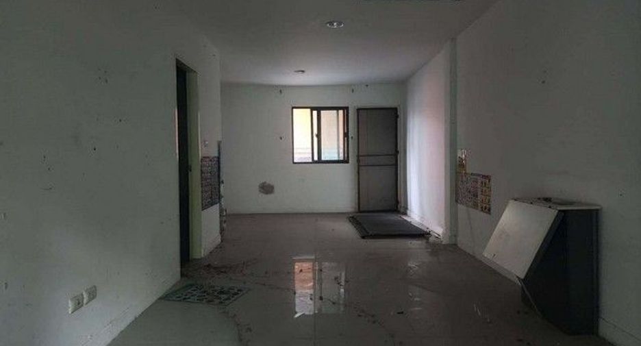 Reihenhaus zum Kauf mit 1 Zimmer in Tha Takiap, Chachoengsao