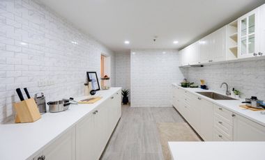 For sale 3 bedrooms condo in Khlong Toei, Bangkok