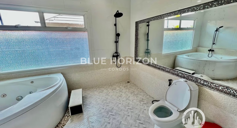 Villa zur Miete und zum Kauf mit 4 Zimmer in Huay Yai, Pattaya
