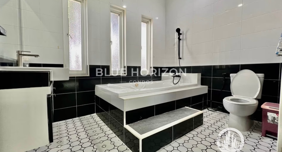 Villa zur Miete und zum Kauf mit 4 Zimmer in Huay Yai, Pattaya