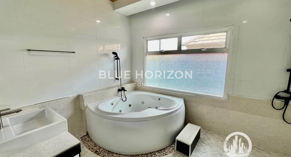 Villa zur Miete und zum Kauf mit 4 Zimmer in Huay Yai, Pattaya