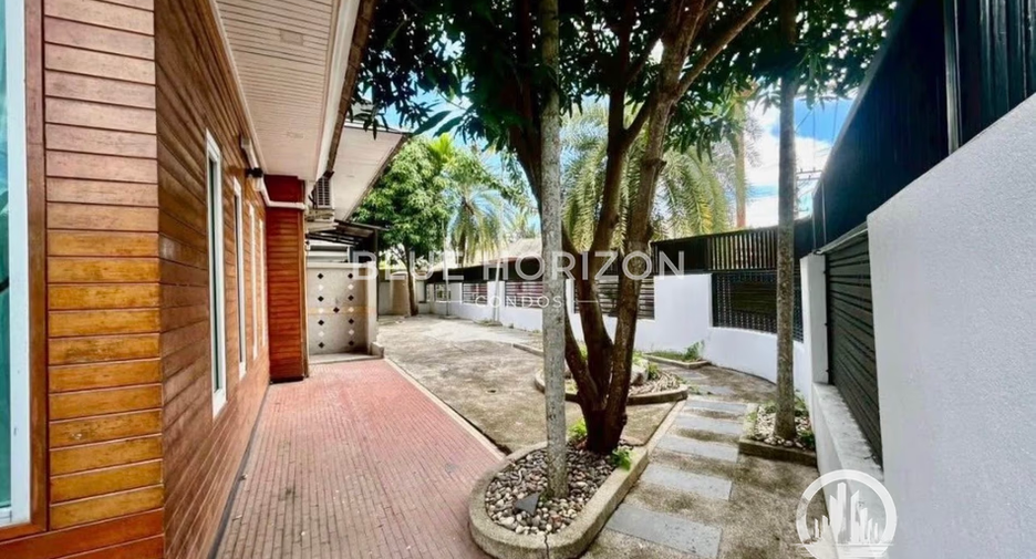 Villa zur Miete und zum Kauf mit 4 Zimmer in Huay Yai, Pattaya