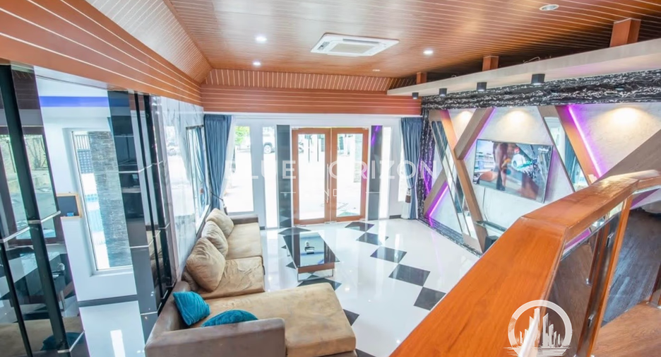 Villa zur Miete und zum Kauf mit 4 Zimmer in Huay Yai, Pattaya