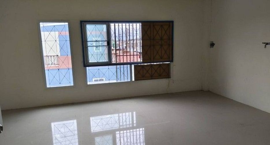 For sale 3 bedrooms townhouse in Tha Takiap, Chachoengsao