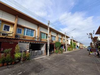 À vendre 1 chambre maison de ville à Ban Bueng, Chonburi