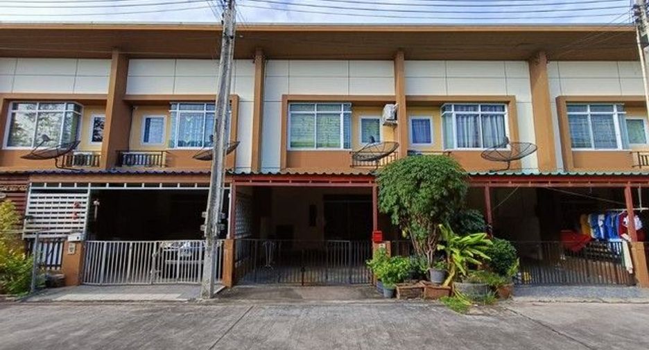 Reihenhaus zum Kauf mit 1 Zimmer in Ban Bueng, Chonburi