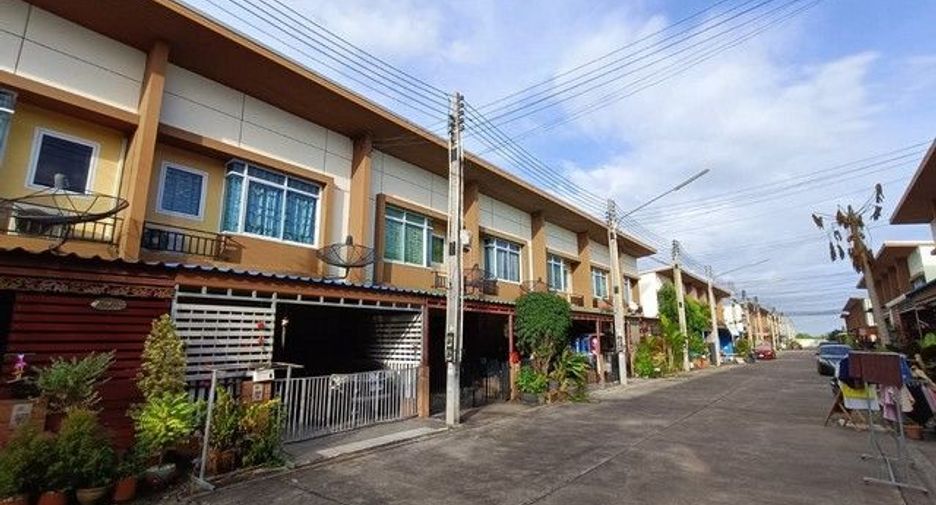 Reihenhaus zum Kauf mit 1 Zimmer in Ban Bueng, Chonburi