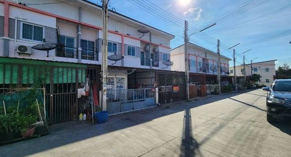 Reihenhaus zum Kauf mit 1 Zimmer in Ban Bueng, Chonburi