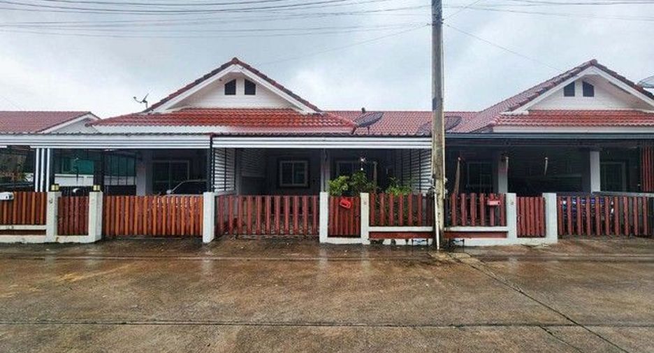 Reihenhaus zum Kauf mit 1 Zimmer in Ban Bueng, Chonburi