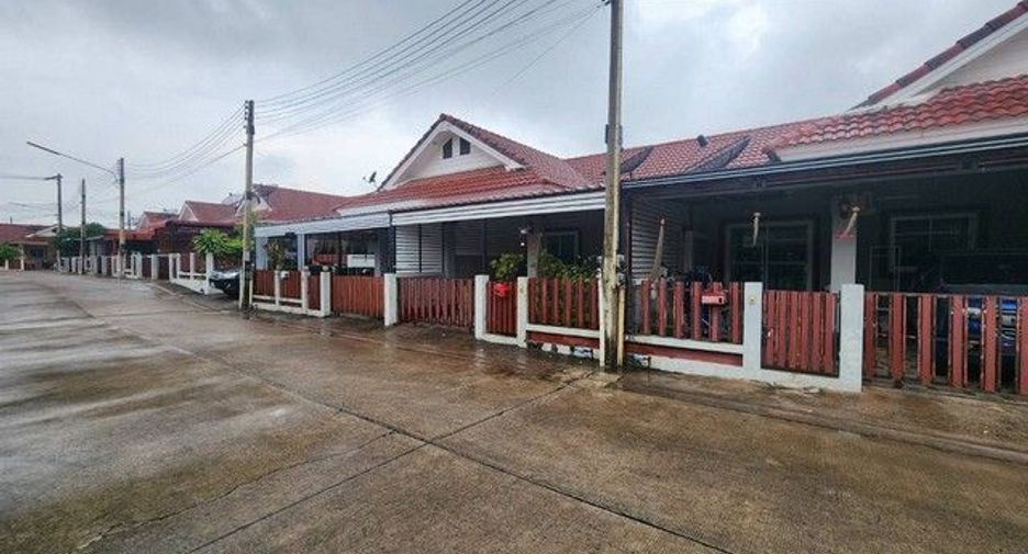 Reihenhaus zum Kauf mit 1 Zimmer in Ban Bueng, Chonburi