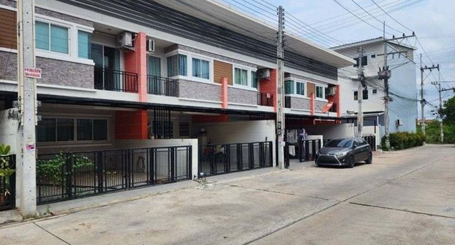 Reihenhaus zum Kauf mit 1 Zimmer in Ban Bueng, Chonburi