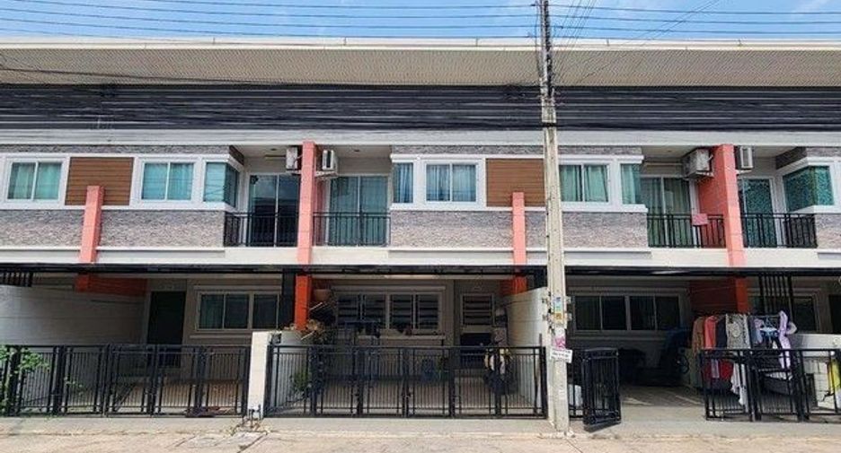Reihenhaus zum Kauf mit 1 Zimmer in Ban Bueng, Chonburi