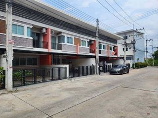 À vendre 1 chambre maison de ville à Ban Bueng, Chonburi