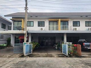 À vendre 1 chambre maison de ville à Ban Bueng, Chonburi