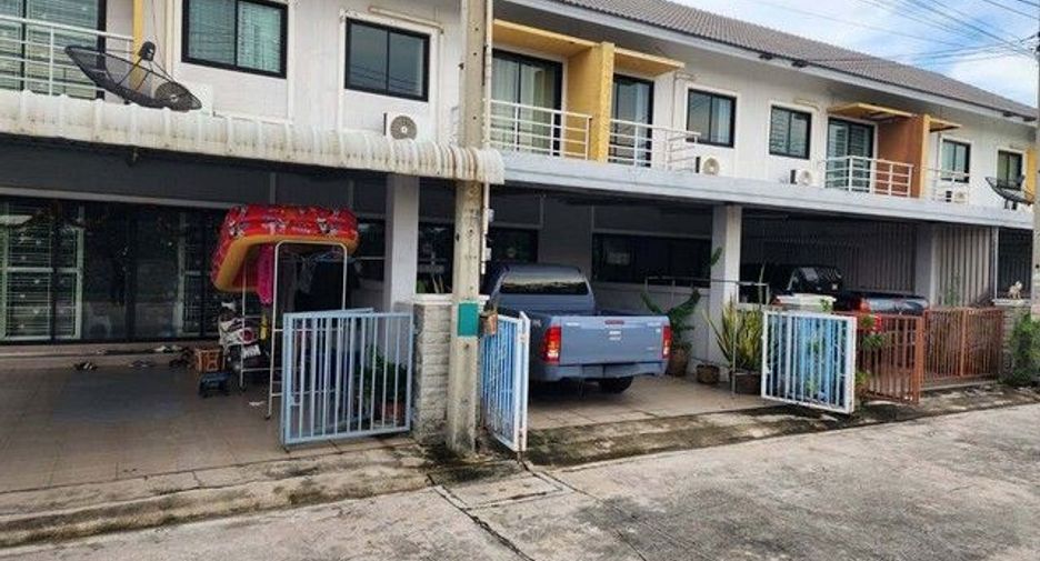 Reihenhaus zum Kauf mit 1 Zimmer in Ban Bueng, Chonburi