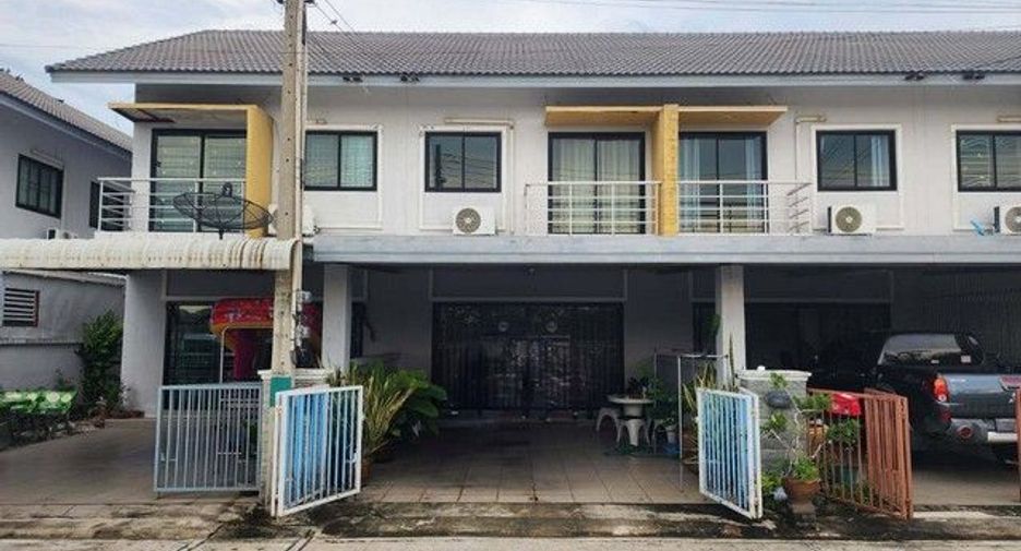Reihenhaus zum Kauf mit 1 Zimmer in Ban Bueng, Chonburi