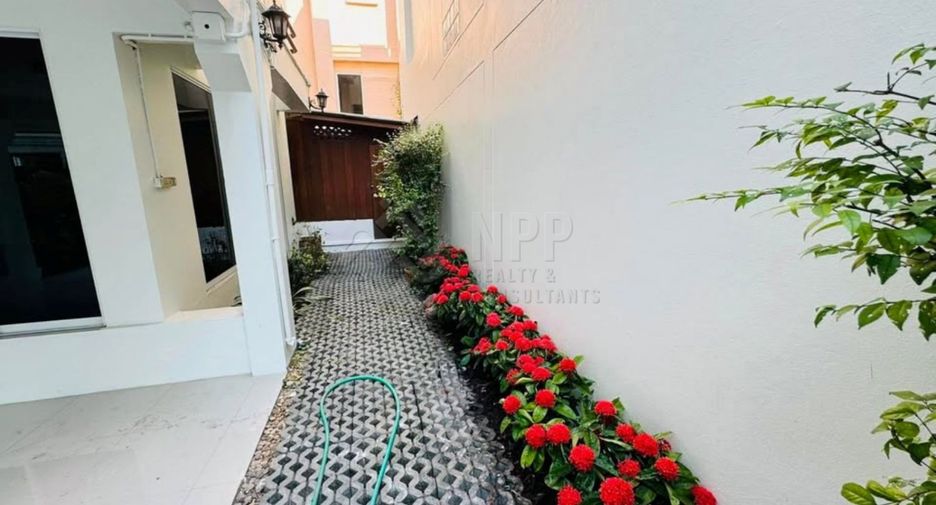 For rent 5 bedrooms house in Watthana, Bangkok