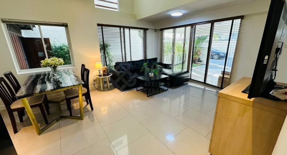 For rent 5 bedrooms house in Watthana, Bangkok