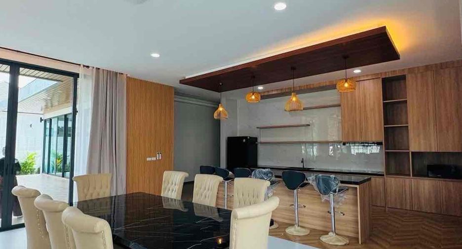For rent 4 bedrooms villa in Bang Lamung, Chonburi