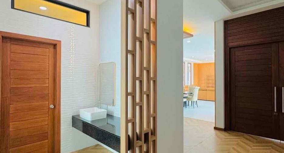 For rent 4 bedrooms villa in Bang Lamung, Chonburi