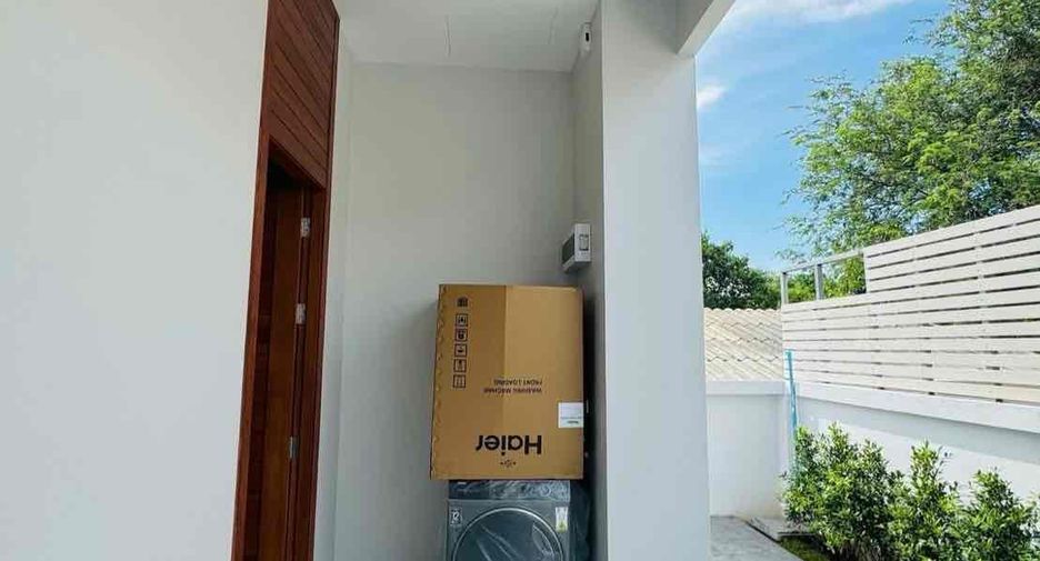 For rent 4 bedrooms villa in Bang Lamung, Chonburi