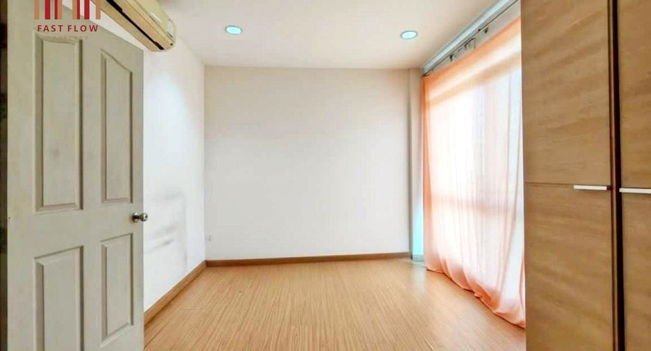 For sale 3 bedrooms townhouse in Lat Phrao, Bangkok