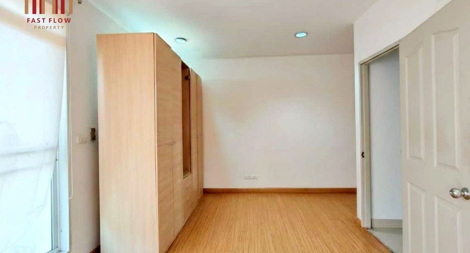 For sale 3 bedrooms townhouse in Lat Phrao, Bangkok