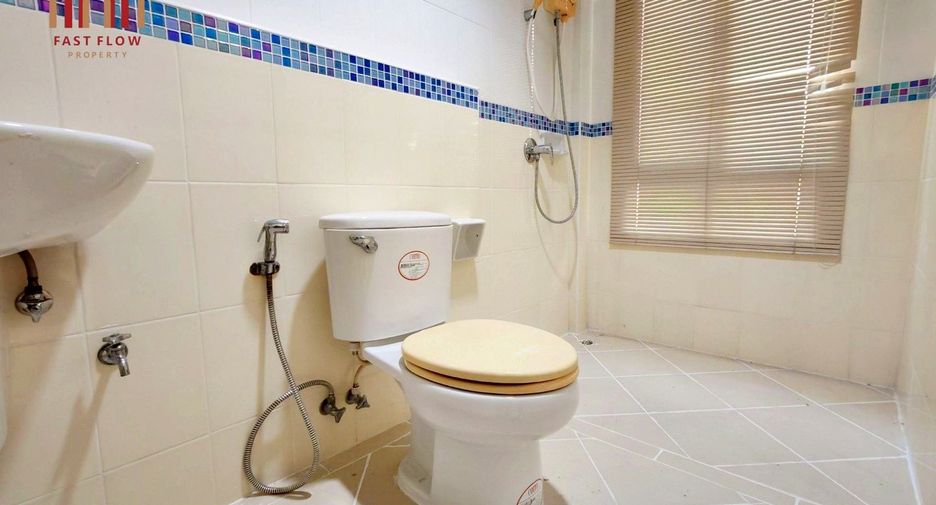 For sale 3 bedrooms townhouse in Lat Phrao, Bangkok