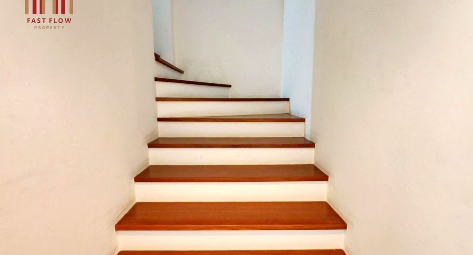 For sale 3 bedrooms townhouse in Lat Phrao, Bangkok