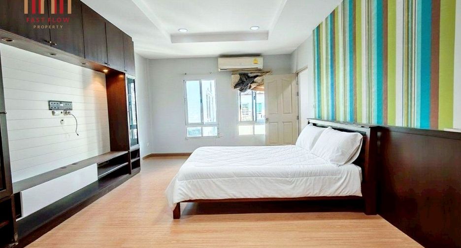 For sale 3 bedrooms townhouse in Lat Phrao, Bangkok