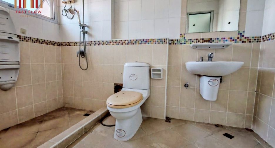 For sale 3 bedrooms townhouse in Lat Phrao, Bangkok