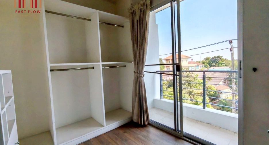 For sale 3 bedrooms townhouse in Lat Phrao, Bangkok